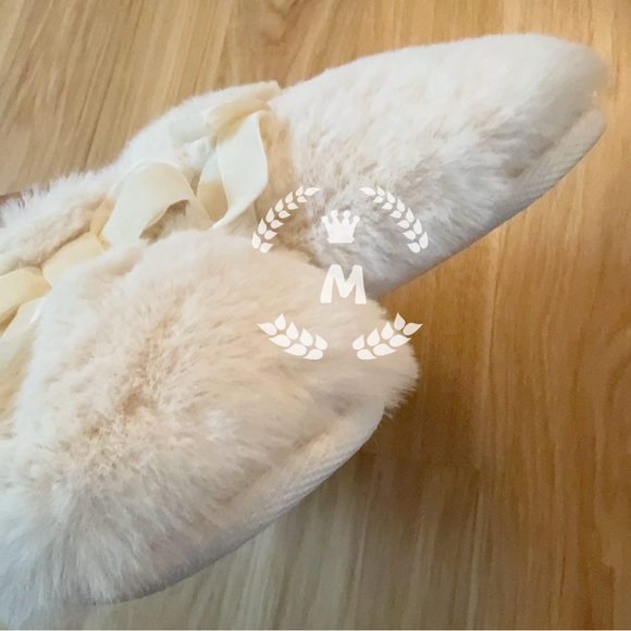 Auden Women’s Faux Fur Slippers with Bows Size: M 7/8 White/Arbor - Picture 8 of 9